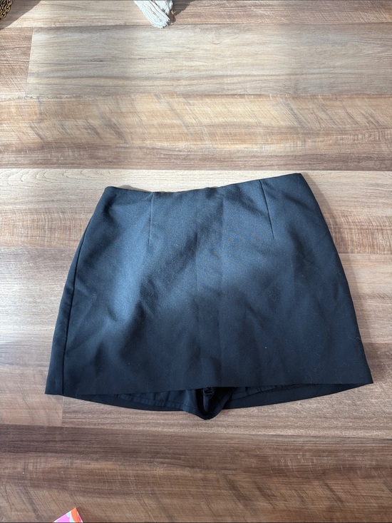 Abercrombie & Fitch Dresses & Skirts - Abercrombie & Fitch Black Mini Skort